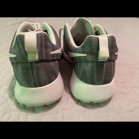 Grey and White Roshe Runs - Picture 7 of 8